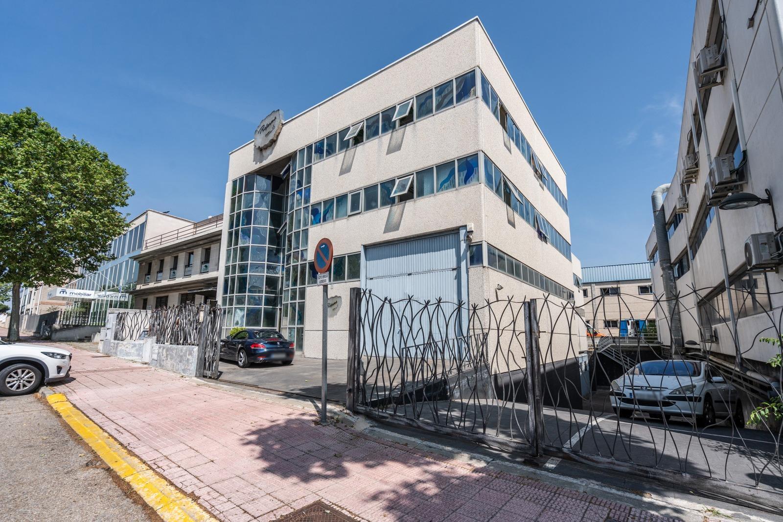 1-1-32 NAVE INDUSTRIAL EN MÓSTOLES – CALLE FRAGUA – 1.720 M² EN 4 PLANTAS Se ofrece en venta una magnífica