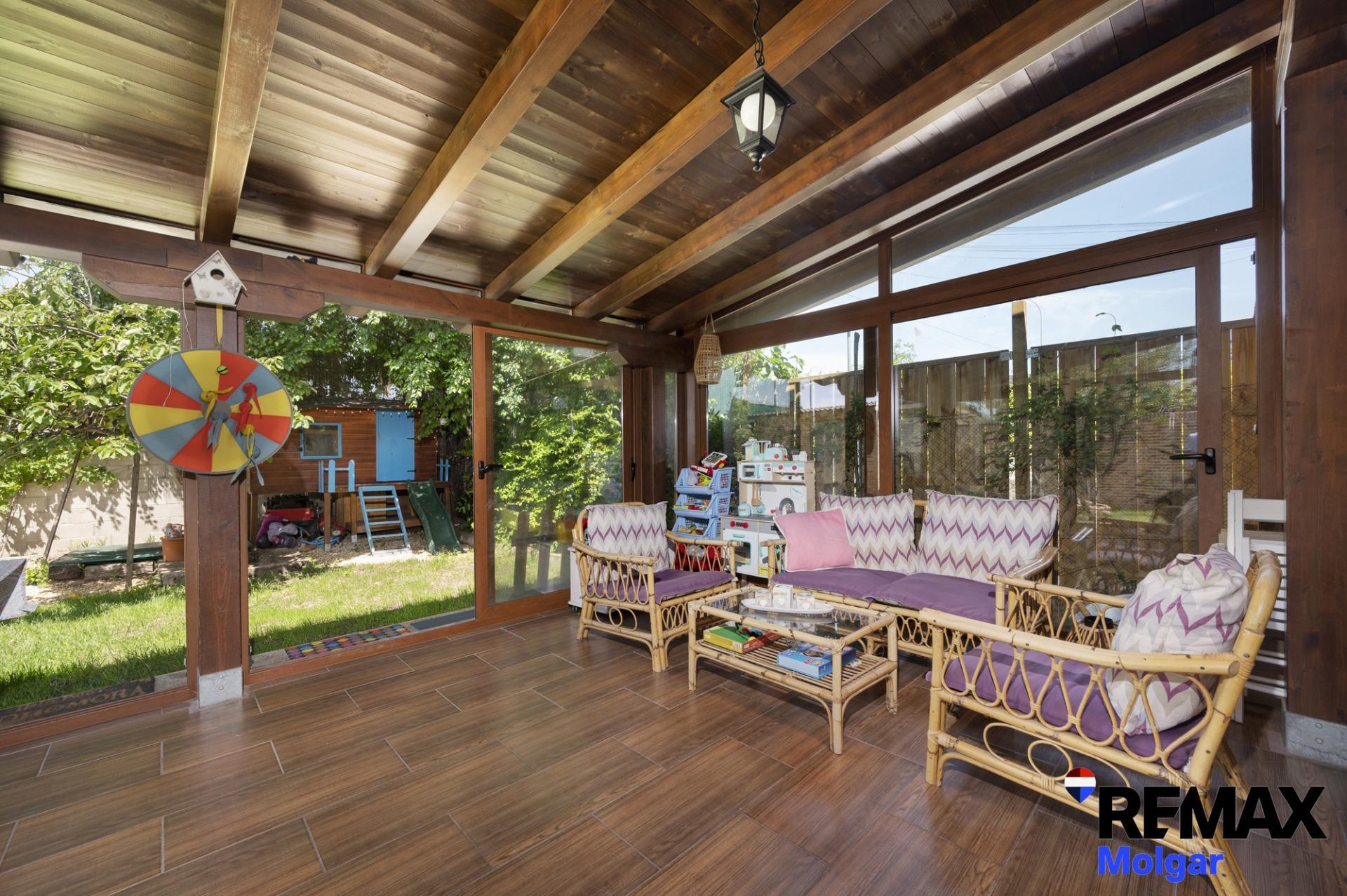 Exclusivo Chalet Estilo Canadiense en Prado Norte: Diseño, Calidez y Confort