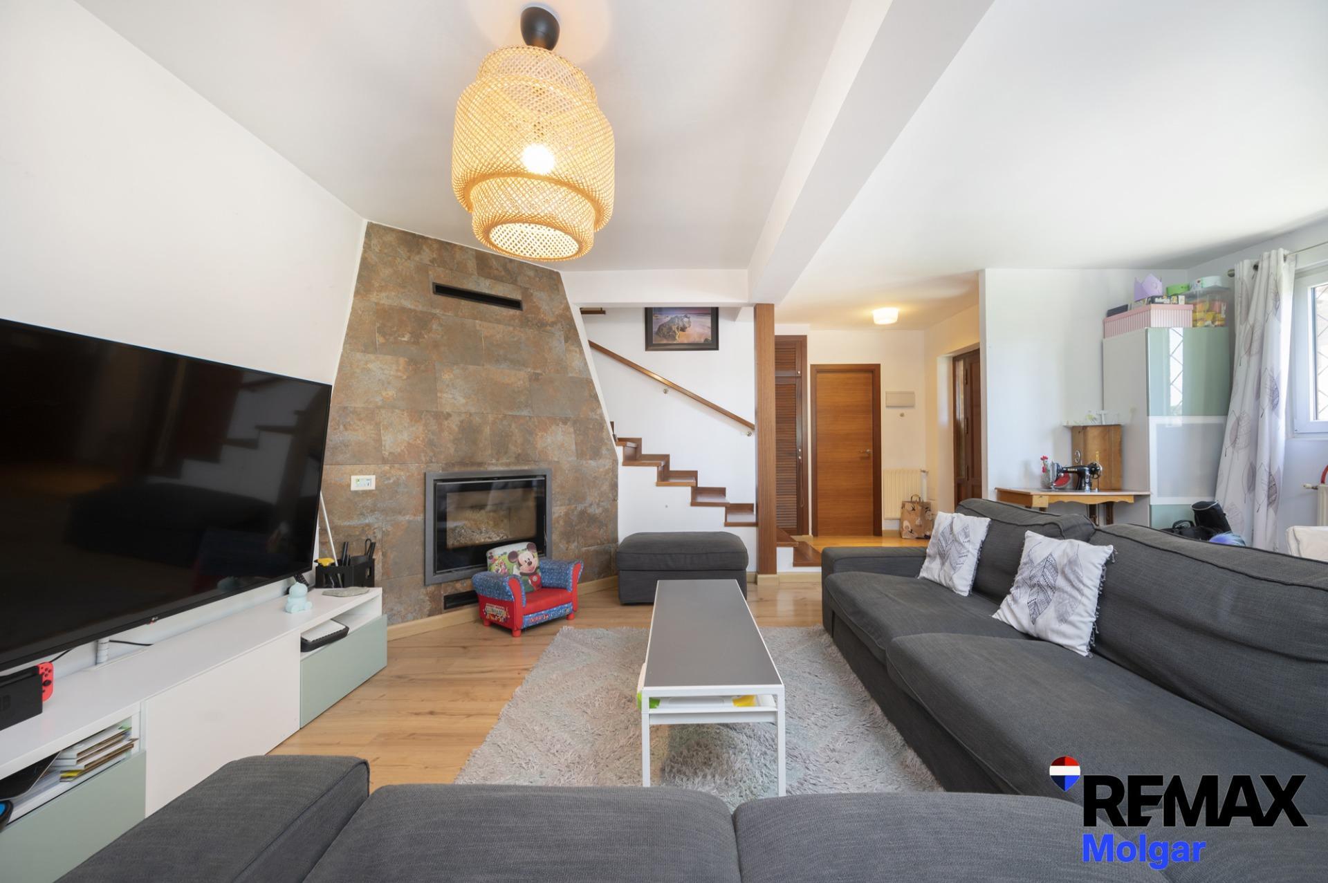 Exclusivo Chalet Estilo Canadiense en Prado Norte: Diseño, Calidez y Confort