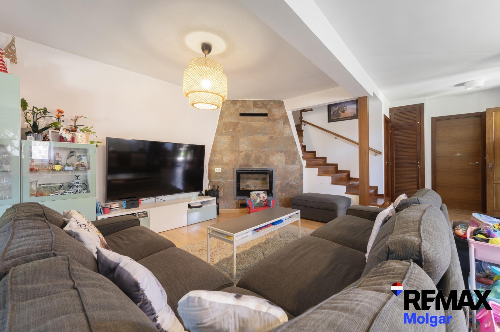 Exclusivo Chalet Estilo Canadiense en Prado Norte: Diseño, Calidez y Confort