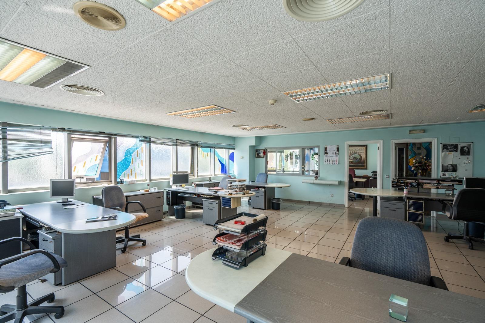 1-8-17 NAVE INDUSTRIAL EN MÓSTOLES – CALLE FRAGUA – 1.720 M² EN 4 PLANTAS Se ofrece en venta una magnífica