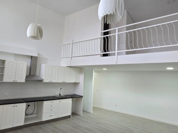 REMAX SORONA COMERCIALIZA PISO A ESTRENAR EN PELAYOS DE LA PRESA