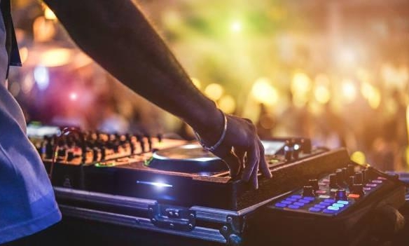 ^**^DISCOTECA PREMIUM EN TRASPASO EN EL SUR DE MADRID – NEGOCIO CONSOLIDADO Y ALTA RENTABILIDAD^**^