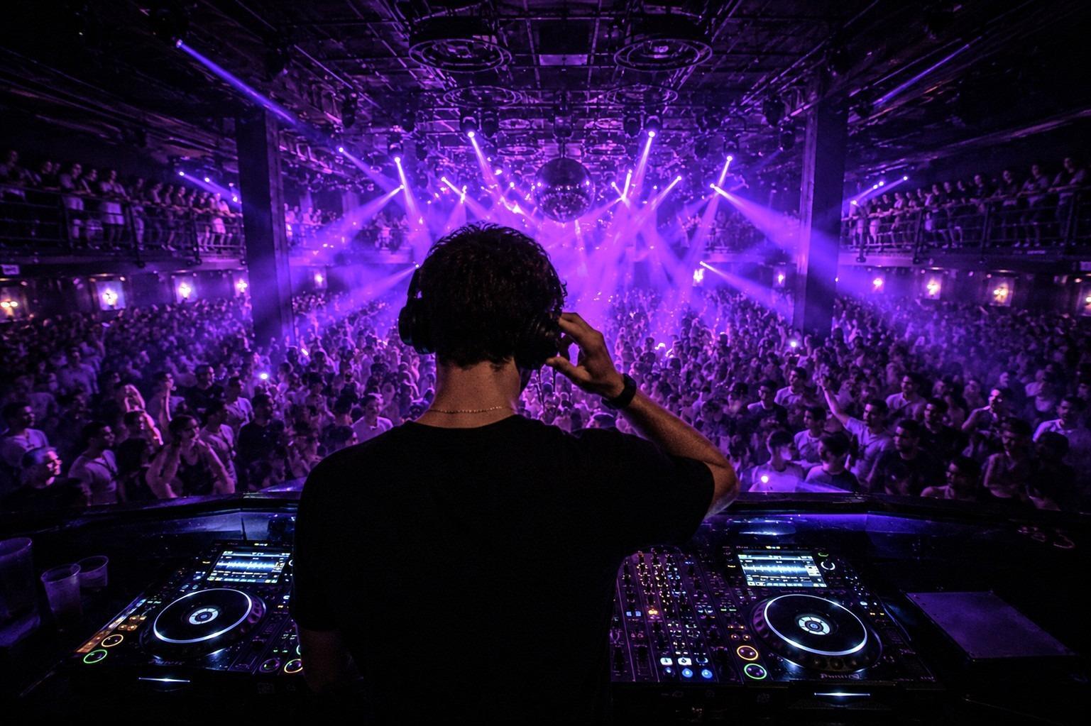 ^**^DISCOTECA PREMIUM EN TRASPASO EN EL SUR DE MADRID – NEGOCIO CONSOLIDADO Y ALTA RENTABILIDAD^**^