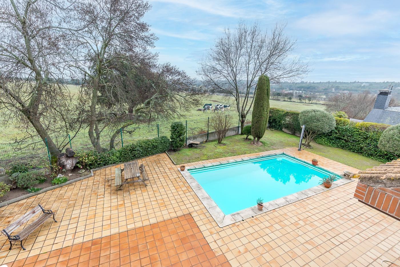 16-1 Impresionante chalet de esquina en La Navata, Galapagar – Ideal para Familias –