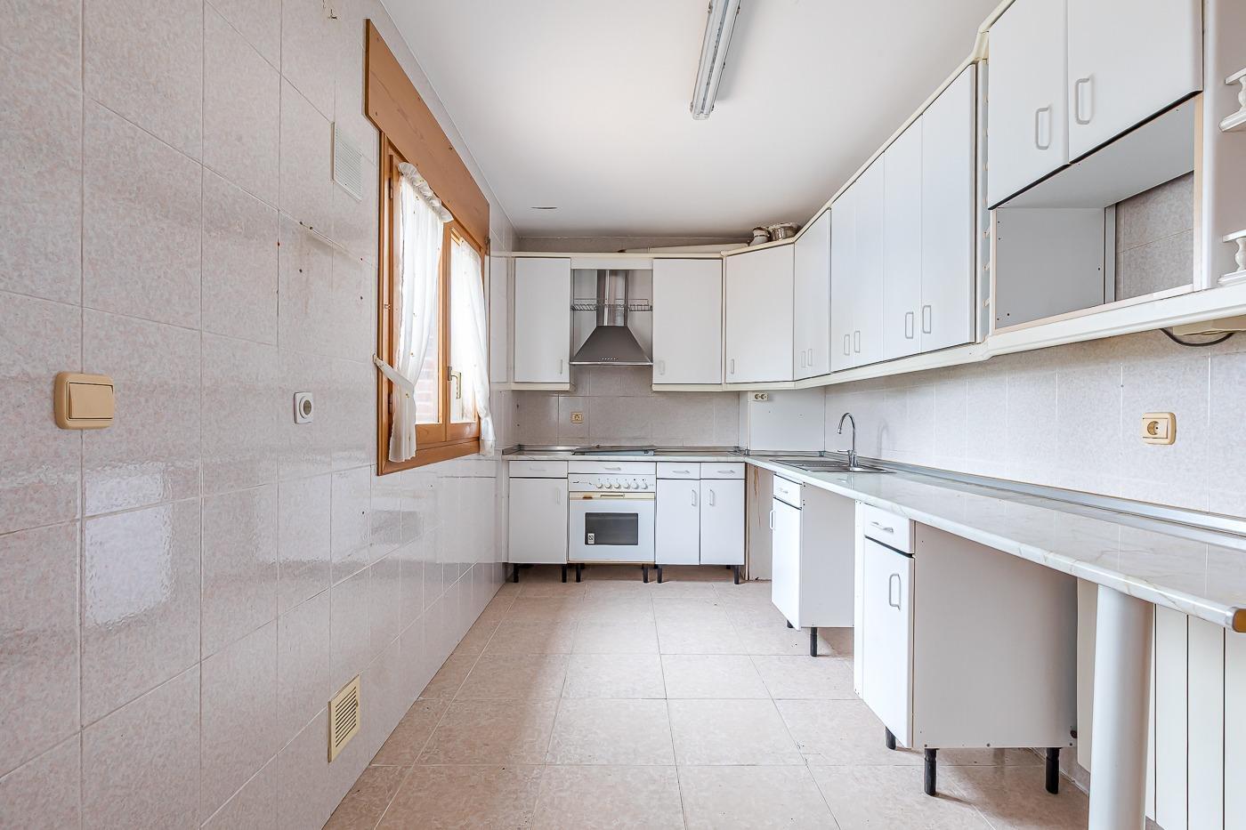 16-10 Impresionante chalet de esquina en La Navata, Galapagar – Ideal para Familias –
