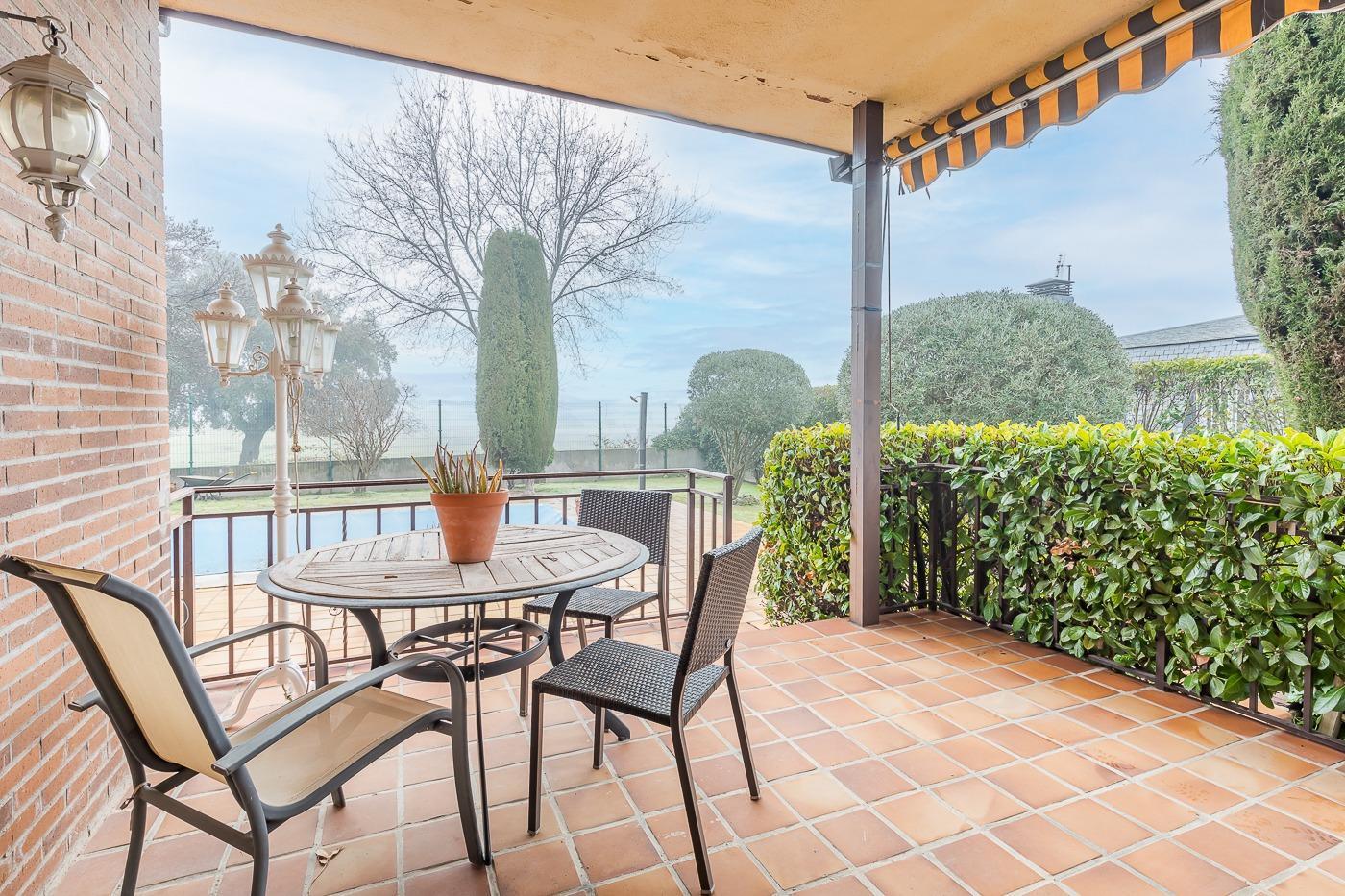 16-8 Impresionante chalet de esquina en La Navata, Galapagar – Ideal para Familias –