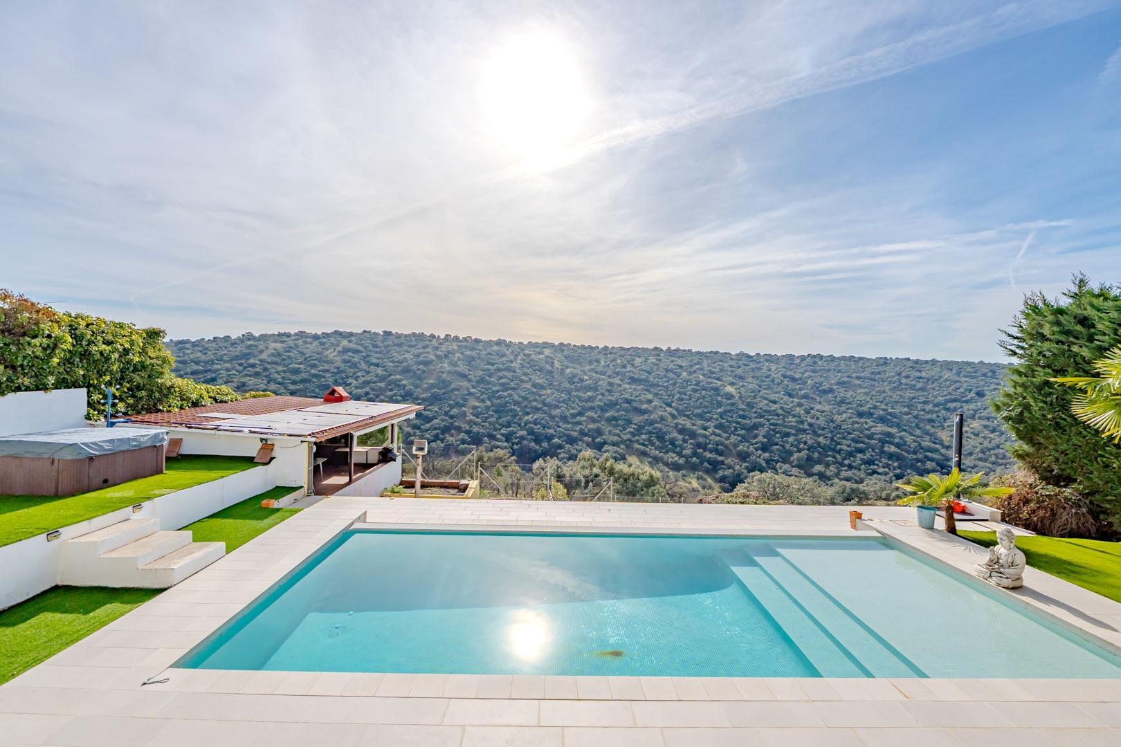 19-2-2 Chalet individual con piscina en Valdemorillo