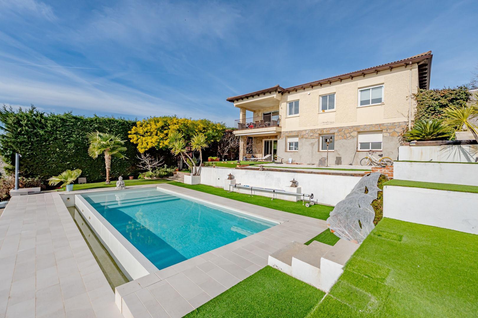 19-7-2 Chalet individual con piscina en Valdemorillo