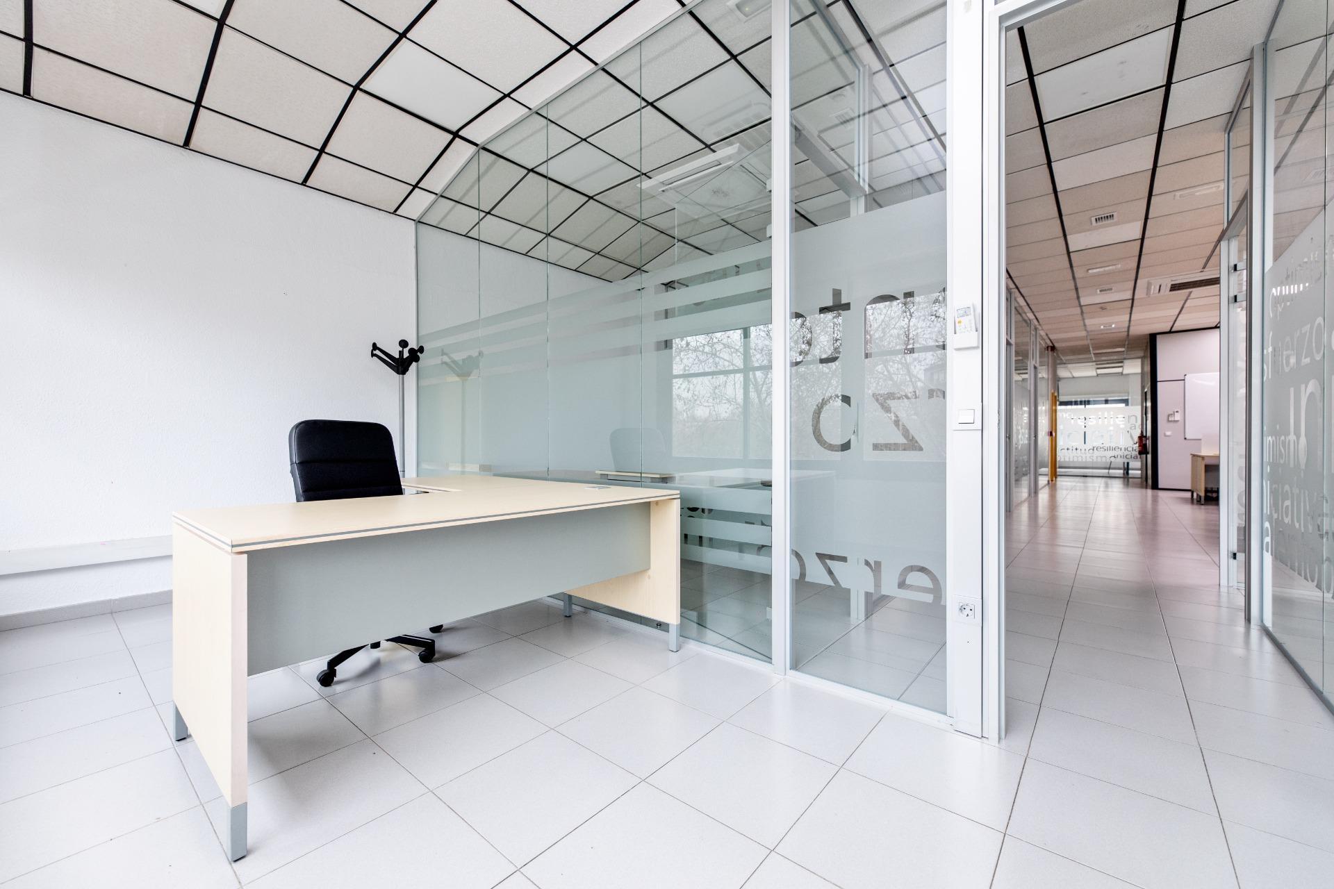Se vende nave de oficinas alquilada, en rentabilidad