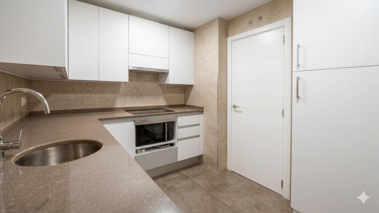 2-10-49 Amplio y Luminoso Apartamento en Delicias con Servicios Premium