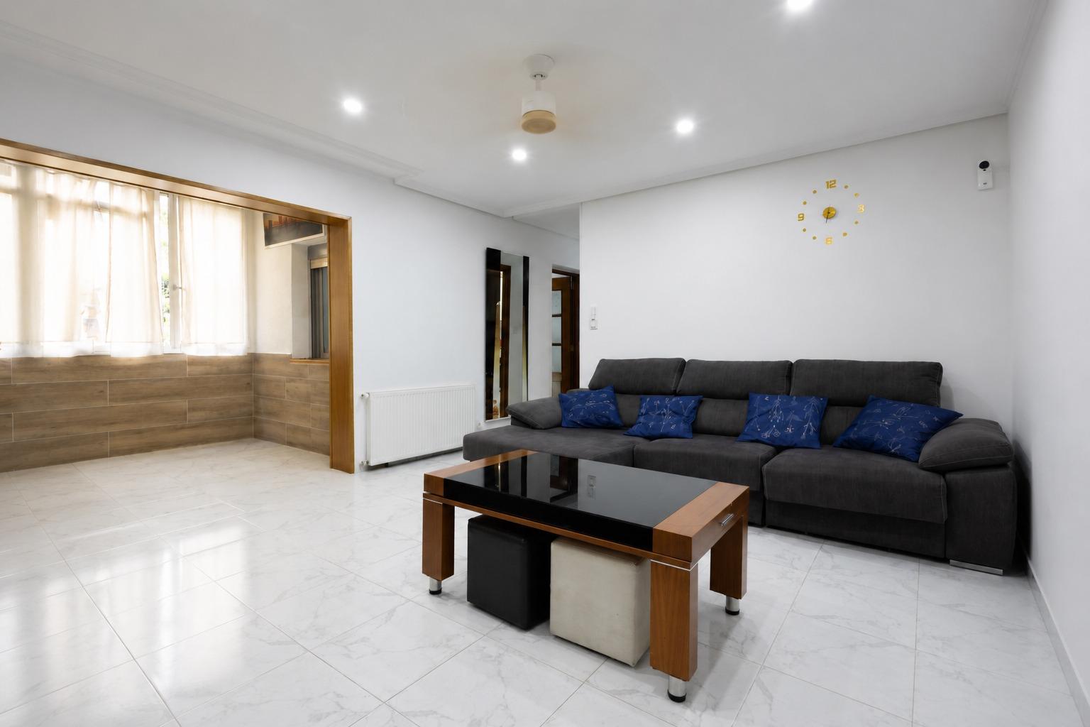 Piso reformado en Rejas, listo para entrar a vivir y a un paso  del aeropuerto.