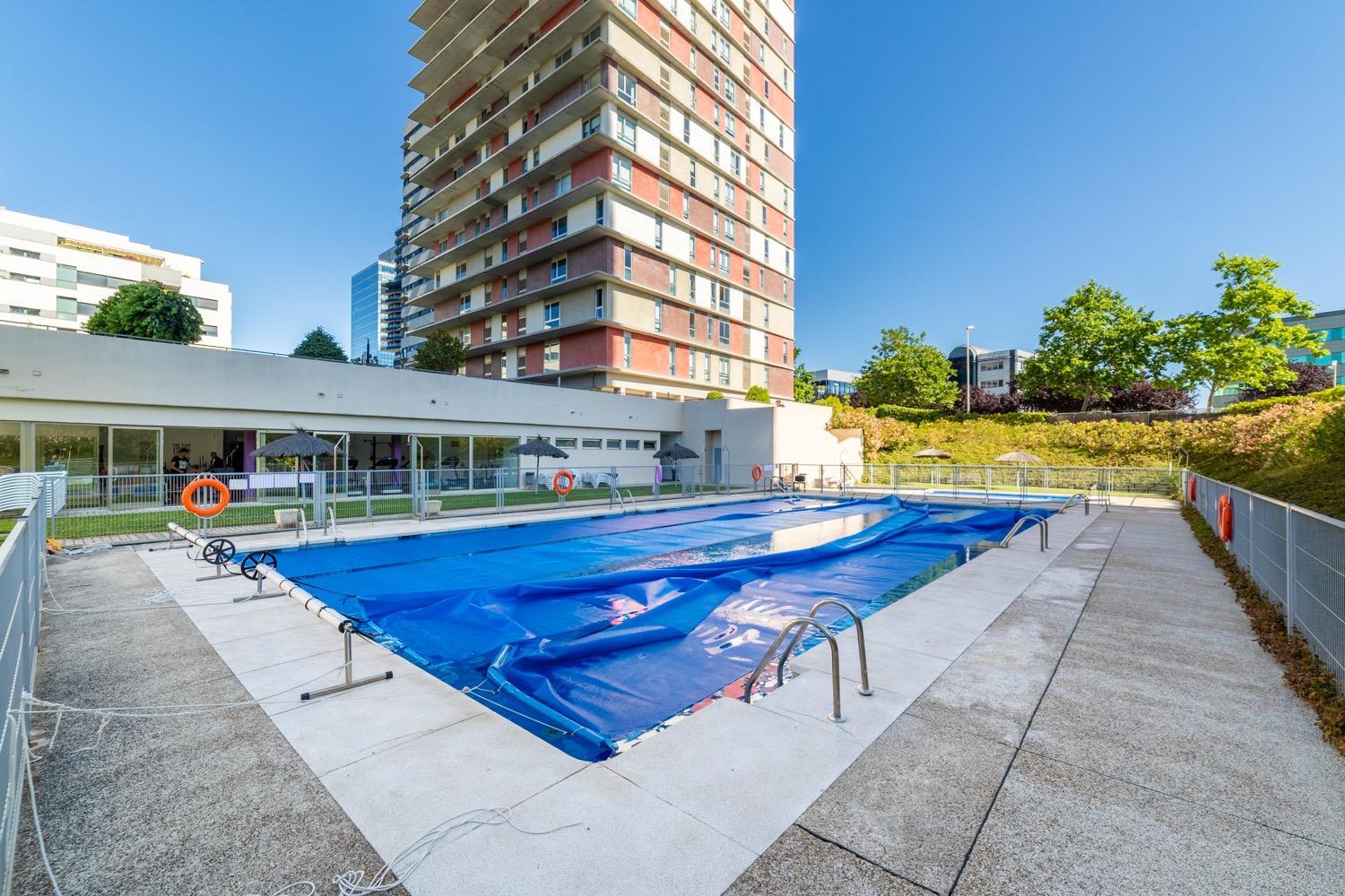 2-4-52 Piso exterior muy luminoso de 2 habitaciones en Isla de Chamartín