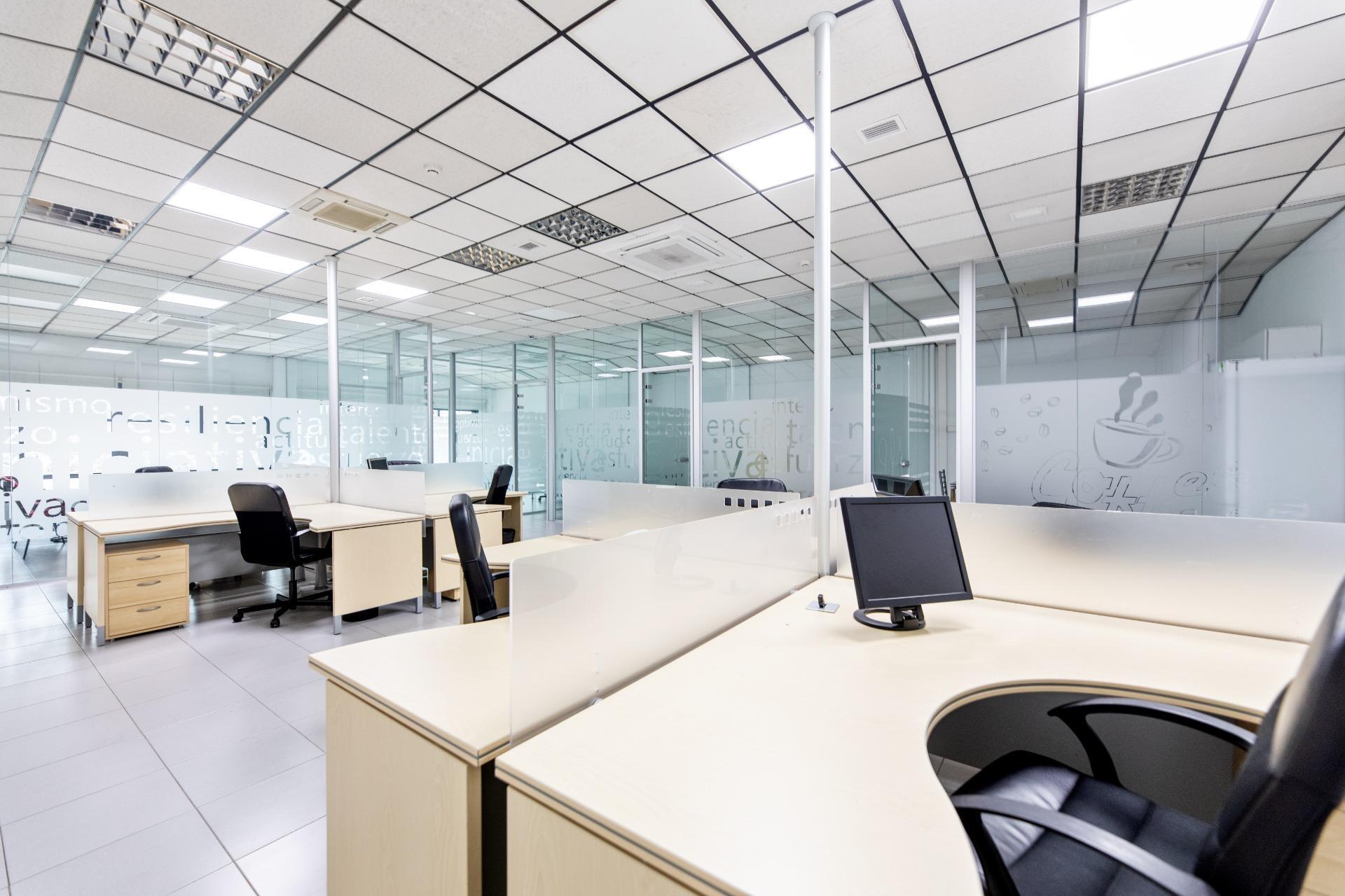 Se vende nave de oficinas alquilada, en rentabilidad