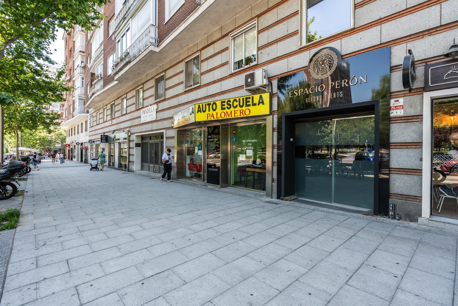 22-10 ^**^IMPRESIONANTE LOCAL EN ALQUILER EN ZONA CASTELLANA^**^ Ponemos a tu disposición un espacio excepcional ubicado en una de las zonas más cotizadas de Madrid. Se trata de un local prime de más de