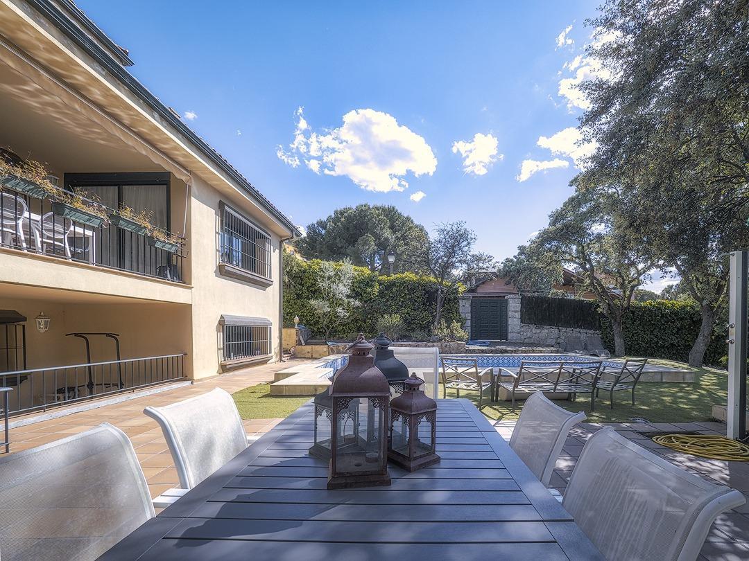 Chalet individual con piscina en Salida 26 de la A-6