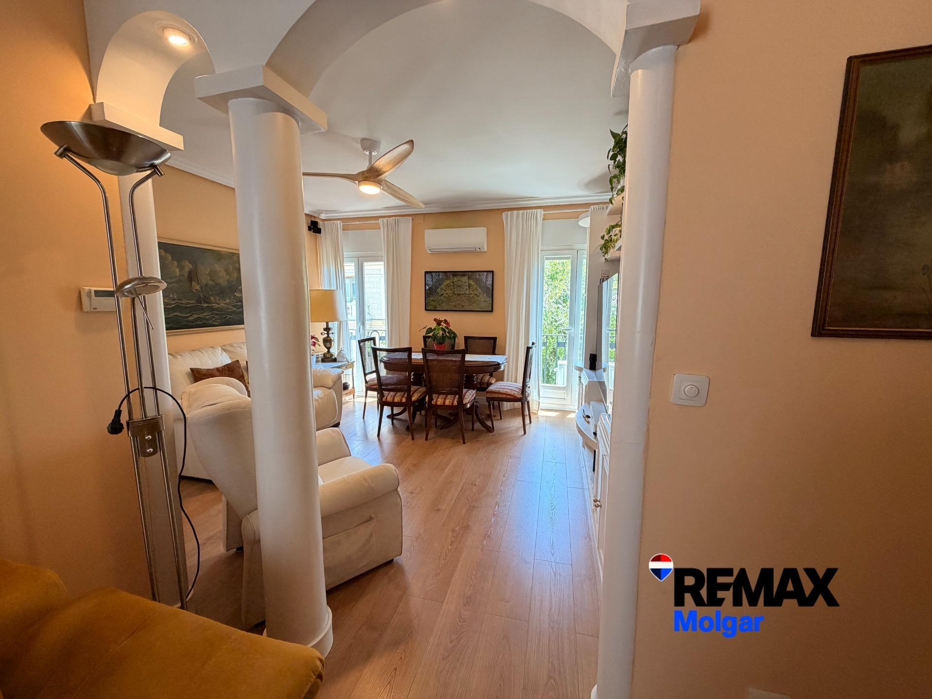 3-10-16 Exclusivo ático exterior en Arapiles, con plaza de garaje: Luz, espacio y elegancia