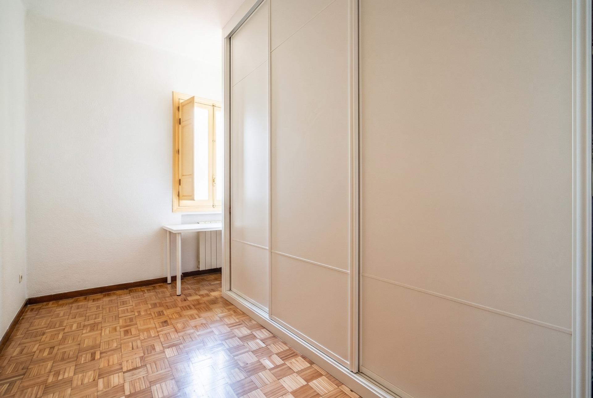 3-11-6 ^**^PISO DE 5 HABITACIONES A 2 MINUTOS DE MONCLOA – IDEAL INVERSIÓN UNIVERSITARIA^**^