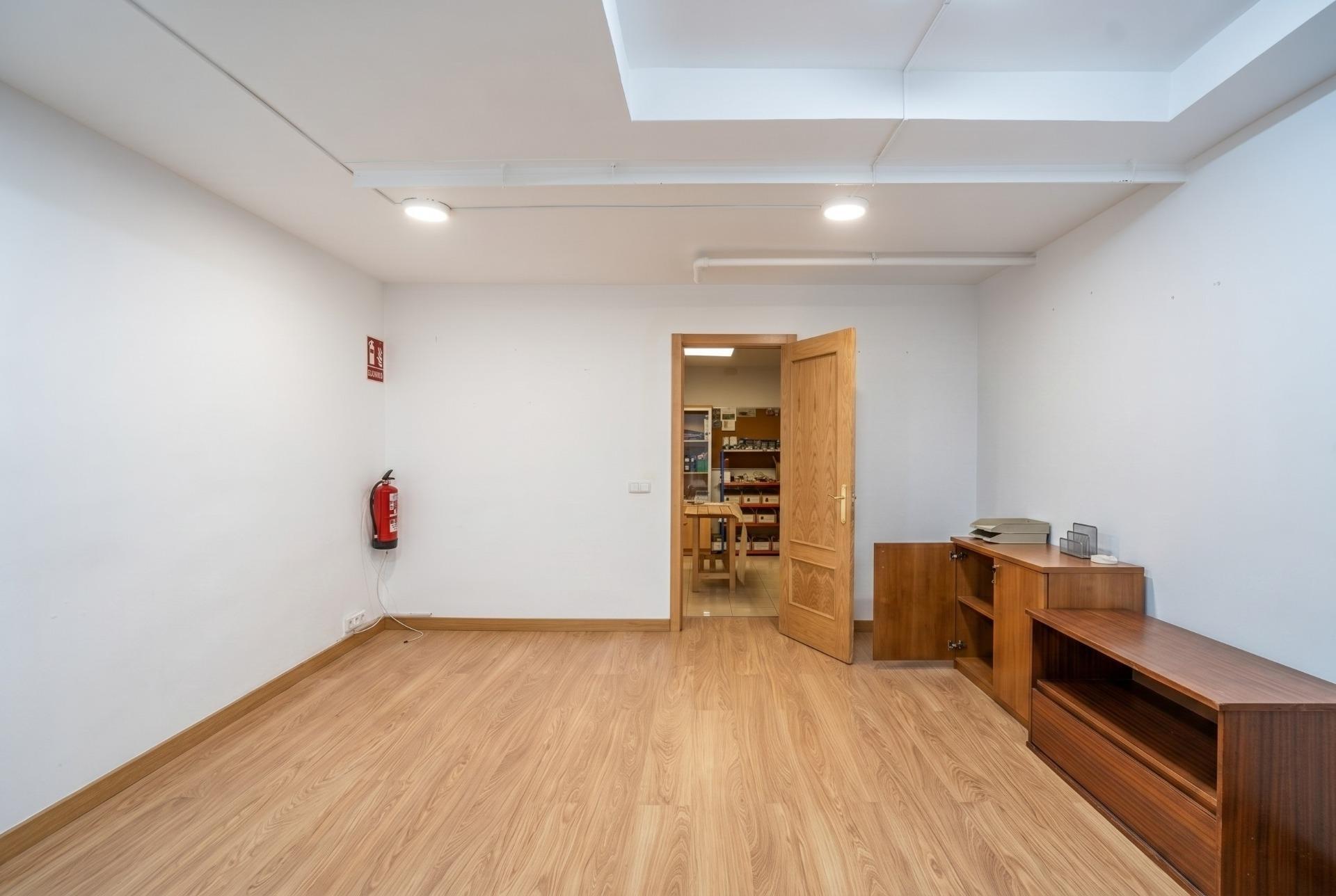 3-13-2 ESPECTACULAR LOCAL COMERCIAL DE 250 M² EN PLENO CENTRO DE TORRELODONES – AMPLITUD, VISIBILIDAD Y GRAN POTENCIAL