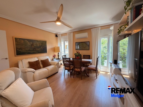 Exclusivo ático exterior en Arapiles, con plaza de garaje: Luz, espacio y elegancia