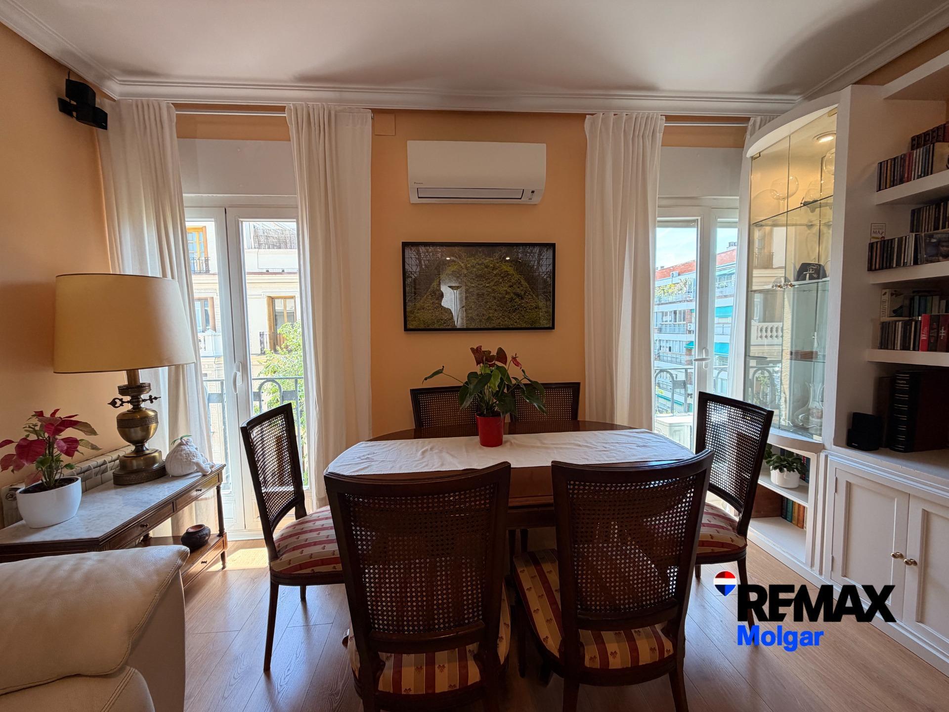 3-4-25 Exclusivo ático exterior en Arapiles, con plaza de garaje: Luz, espacio y elegancia