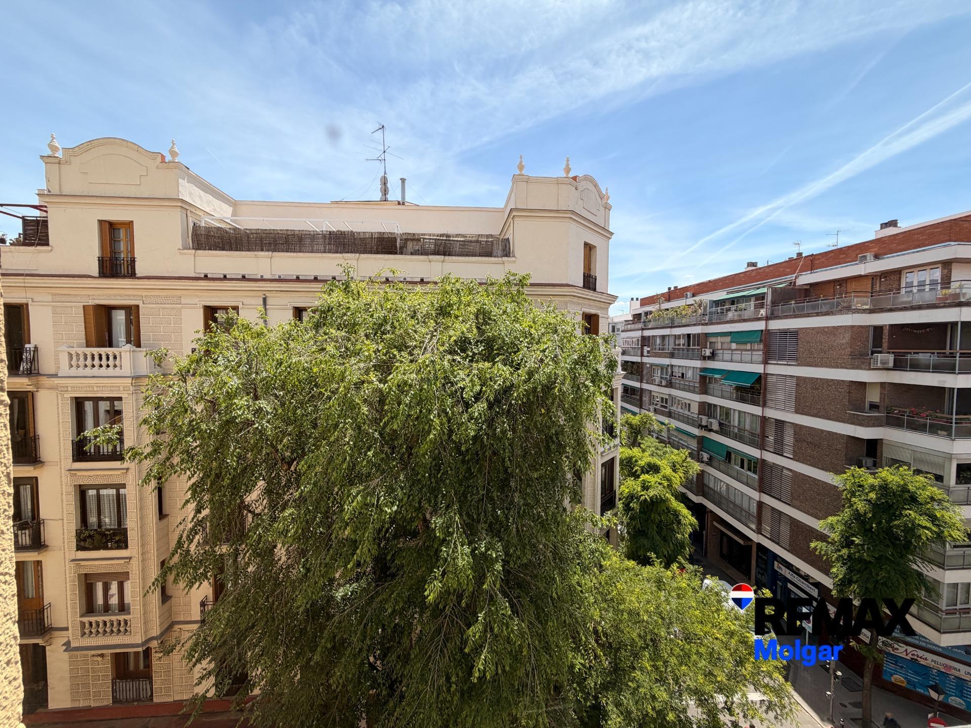 3-5-24 Exclusivo ático exterior en Arapiles, con plaza de garaje: Luz, espacio y elegancia