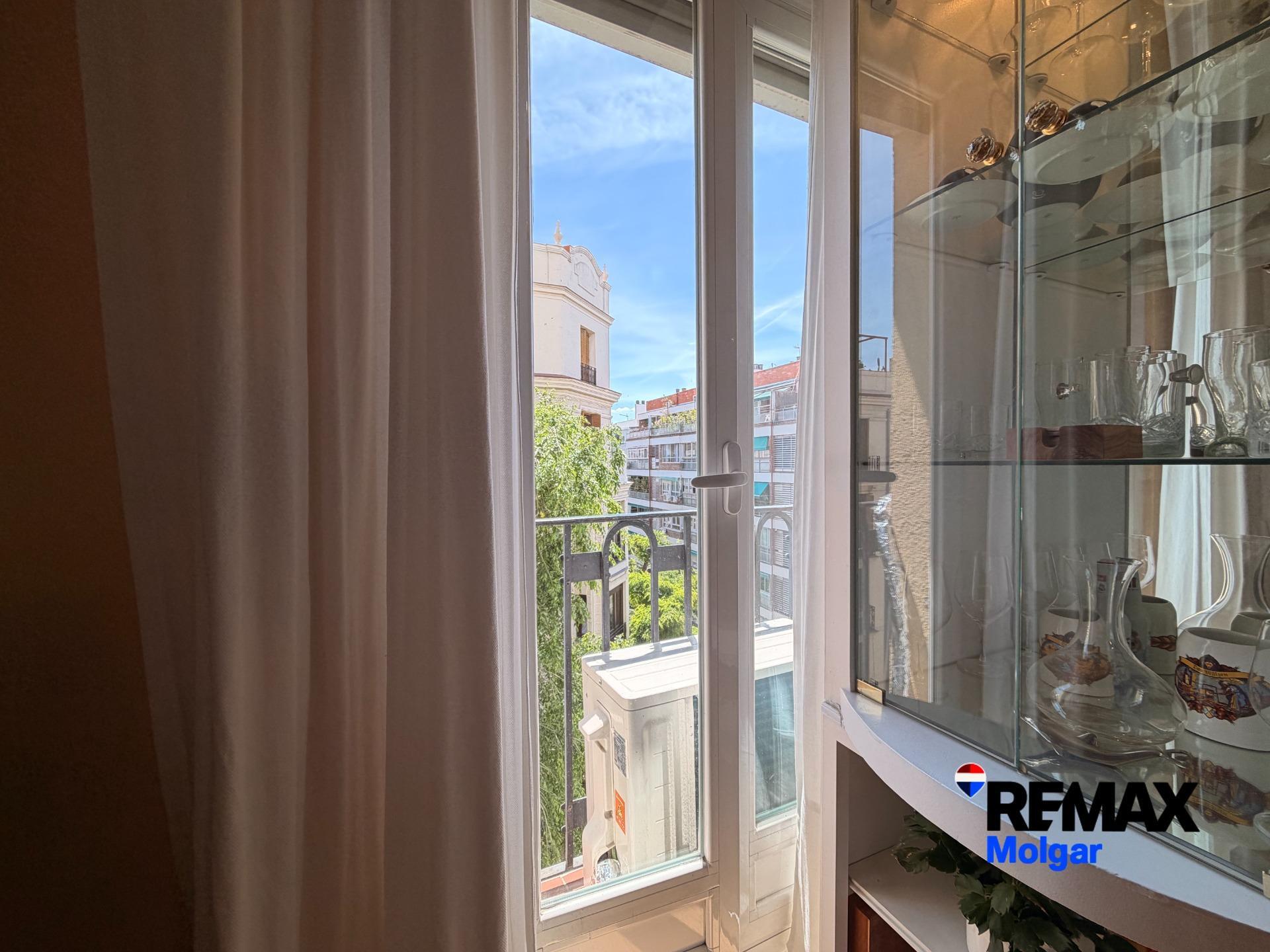 3-6-23 Exclusivo ático exterior en Arapiles, con plaza de garaje: Luz, espacio y elegancia