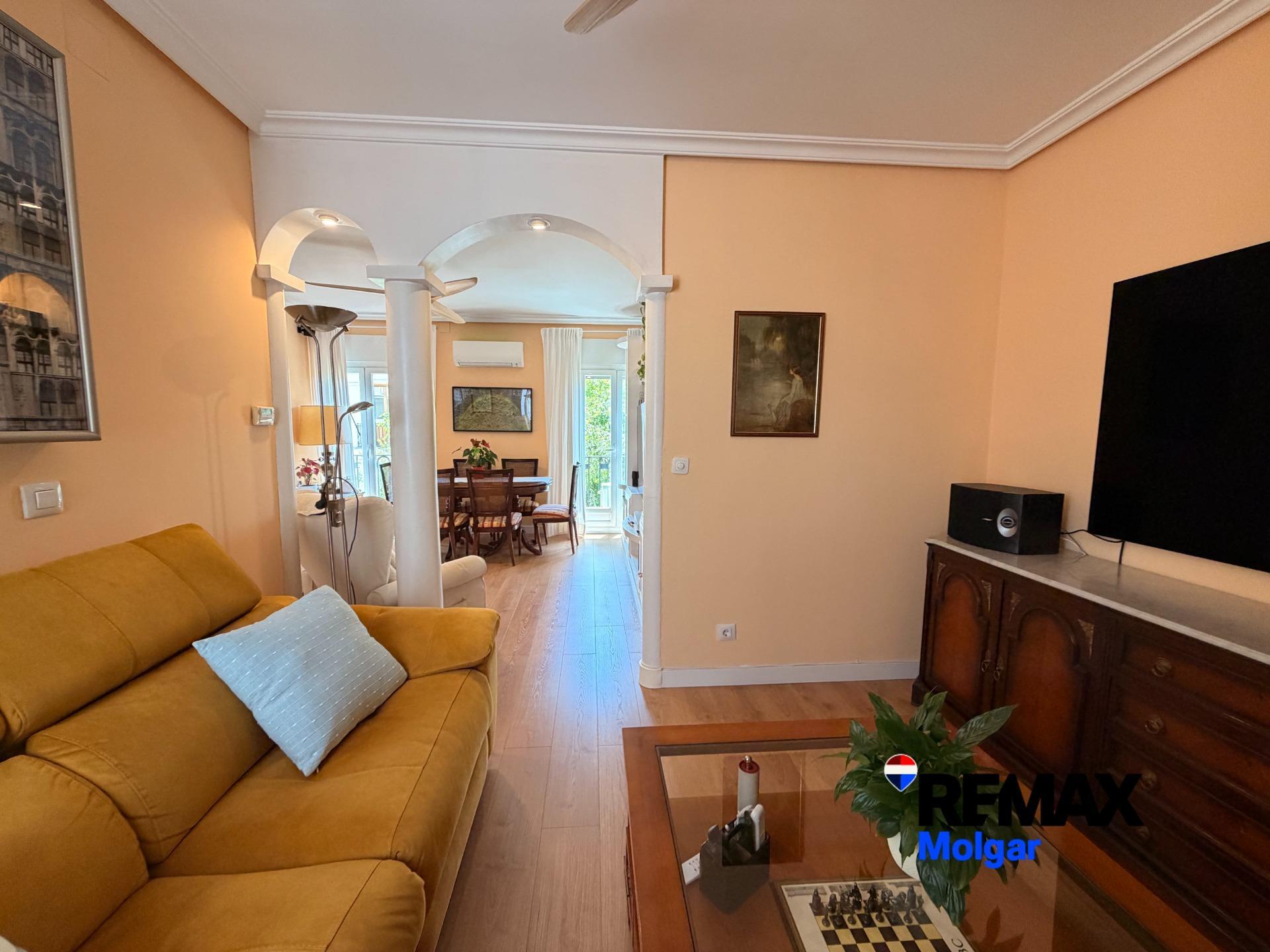 3-8-22 Exclusivo ático exterior en Arapiles, con plaza de garaje: Luz, espacio y elegancia
