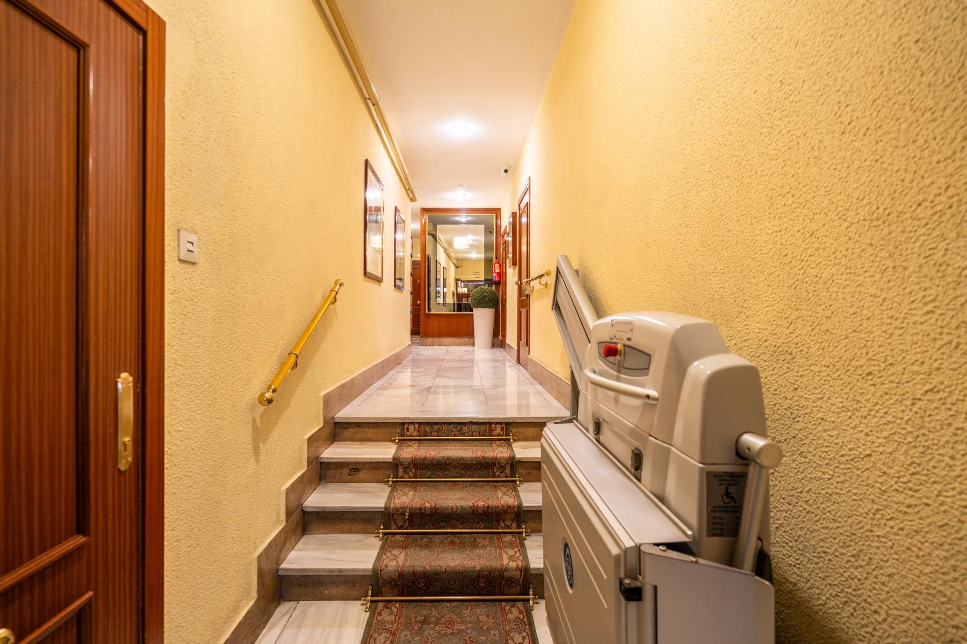 34-10 ^**^PRECIOSO PISO EN RETIRO, AVENIDA CIUDAD DE BARCELONA^**^ Exclusiva oportunidad de adquirir una vivienda en una de las zonas más emblemáticas y demandadas de Madrid: Retiro, un distrito que comb