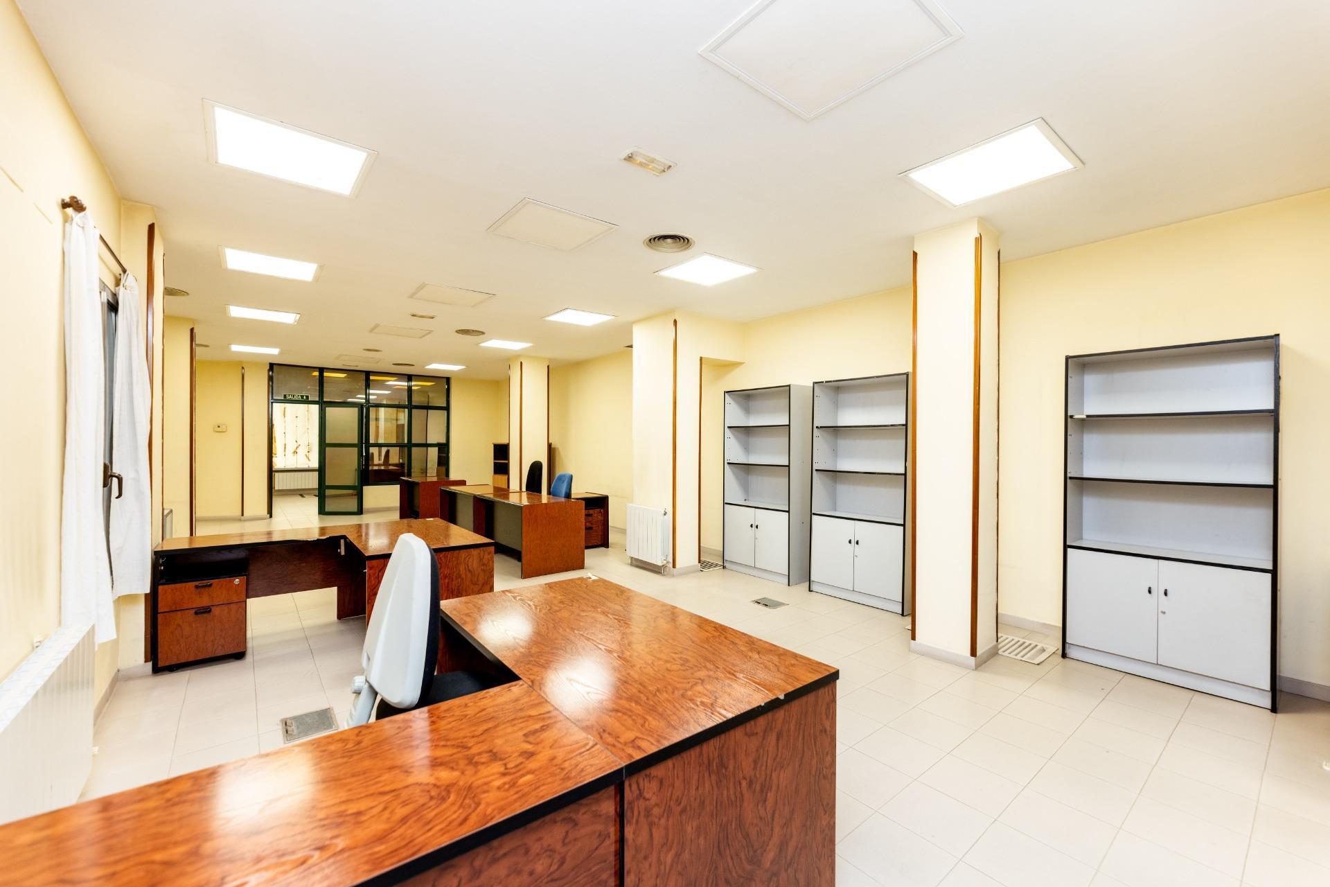 LOCAL COMERCIAL DE GRAN SUPERFICIE EN PLENA CEA BERMÚDEZ – CHAMBERÍ
