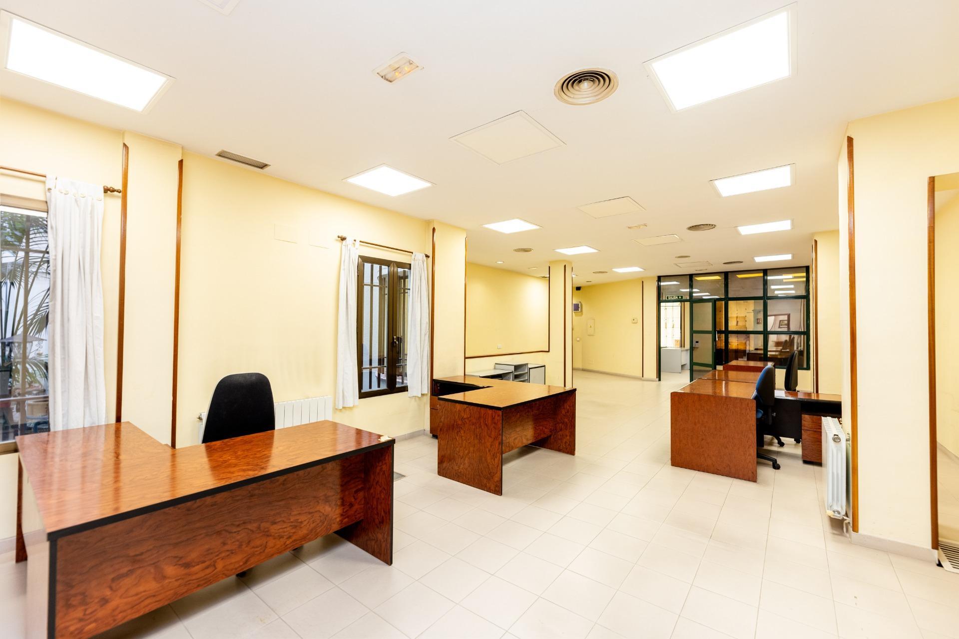 LOCAL COMERCIAL DE GRAN SUPERFICIE EN PLENA CEA BERMÚDEZ – CHAMBERÍ
