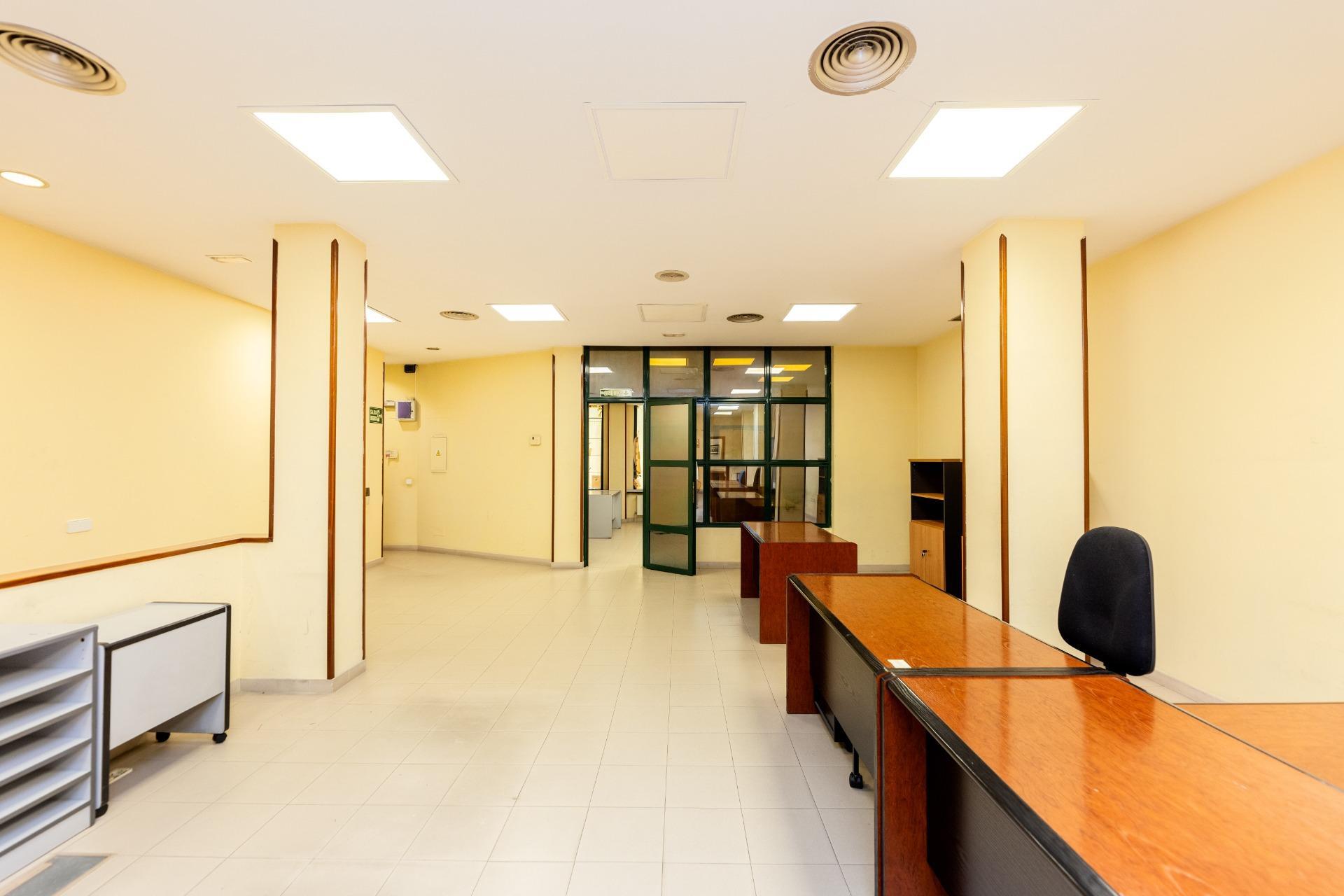 LOCAL COMERCIAL DE GRAN SUPERFICIE EN PLENA CEA BERMÚDEZ – CHAMBERÍ