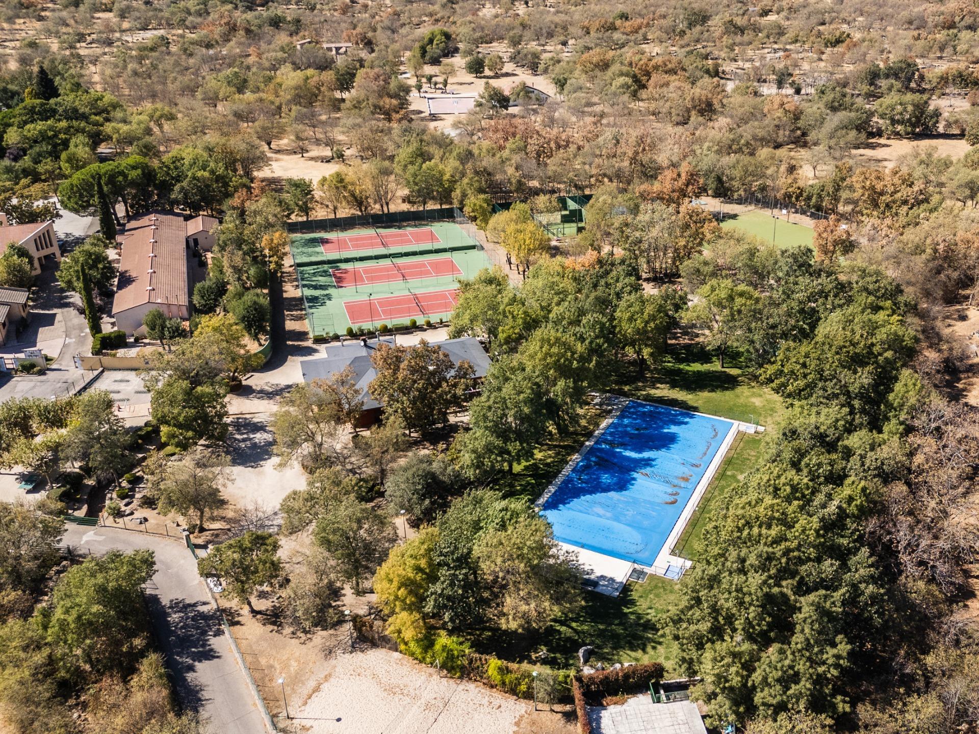 40-2 EXCLUSIVO CHALET EN URBANIZACIÓN PREMIUM CON CLUB SOCIAL Y SEGURIDAD 24H EN BECERRIL DE LA SIERRA