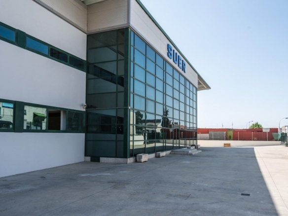 ^**^IMPRESIONANTE NAVE INDUSTRIAL EN COLMENAR VIEJO – MÁS DE 8.000 M² CONSTRUIDOS SOBRE PARCELA DE MÁS DE 6.000 M²^**^  Se ofrece en venta una espectacular nave industrial ubicada en una de las me