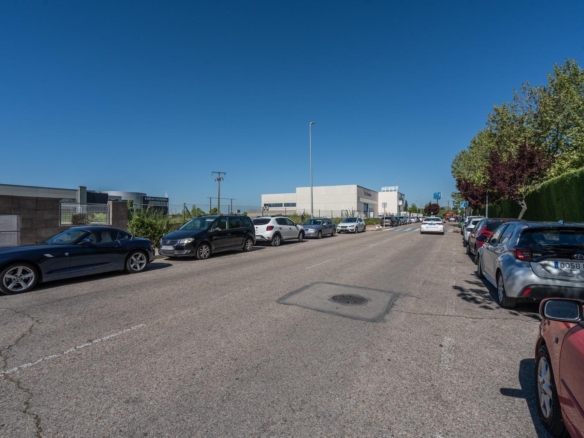 ¡OPORTUNIDAD INVERSORES Y EMPRESAS! Parcela Urbana de 2.627 m² Frente al Núcleo Urbano Ubicación pri