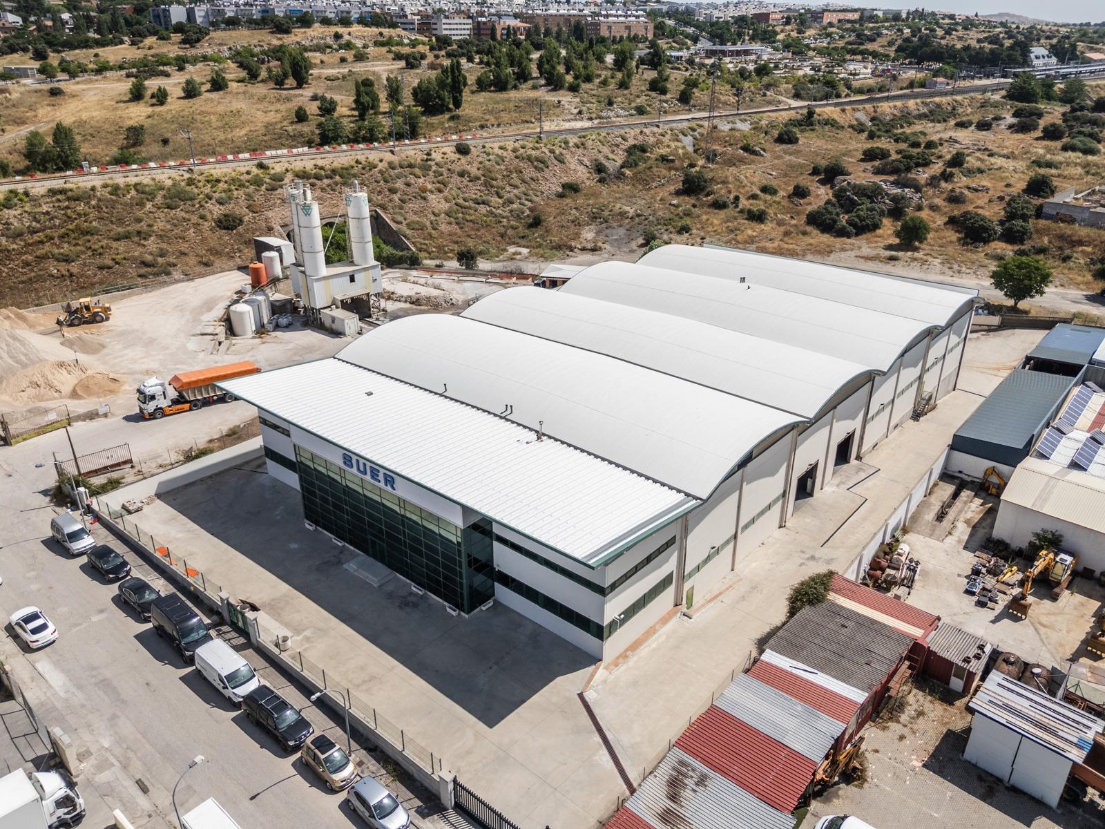 42-1 ^**^IMPRESIONANTE NAVE INDUSTRIAL EN COLMENAR VIEJO – MÁS DE 8.000 M² CONSTRUIDOS SOBRE PARCELA DE MÁS DE 6.000 M²^**^ Se ofrece en venta una espectacular nave industrial ubicada en una de las me