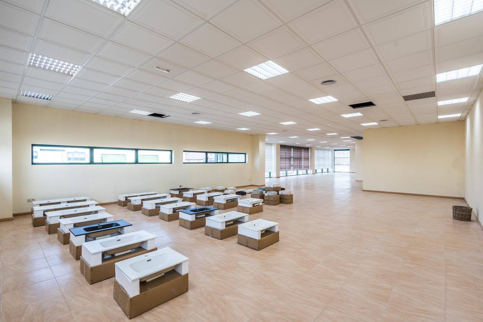 42-8 ^**^IMPRESIONANTE NAVE INDUSTRIAL EN COLMENAR VIEJO – MÁS DE 8.000 M² CONSTRUIDOS SOBRE PARCELA DE MÁS DE 6.000 M²^**^ Se ofrece en venta una espectacular nave industrial ubicada en una de las me