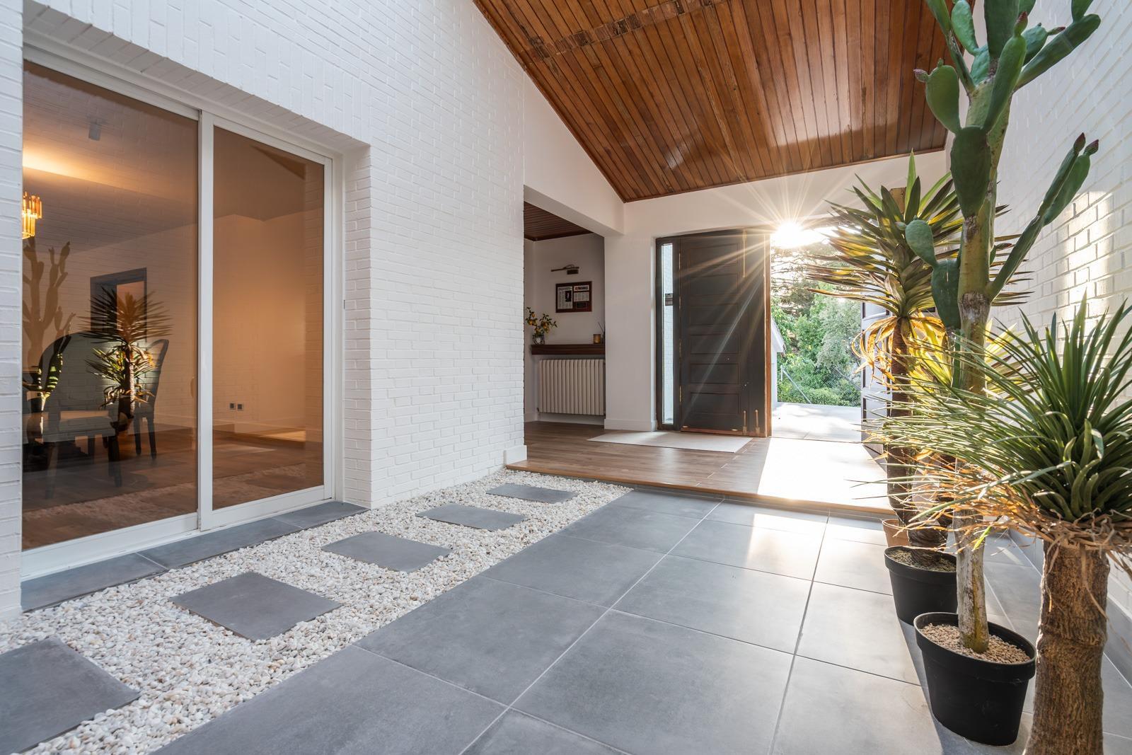 48-3 ^**^CHALET INDEPENDIENTE DE LUJO EN CLUB DE GOLF, LAS ROZAS — VIVIENDA ÚNICA EN ENTORNO EXCLUSIVO^**^ Presentamos esta exclusiva vivienda unifamiliar en una de las urbanizaciones más prestigiosas