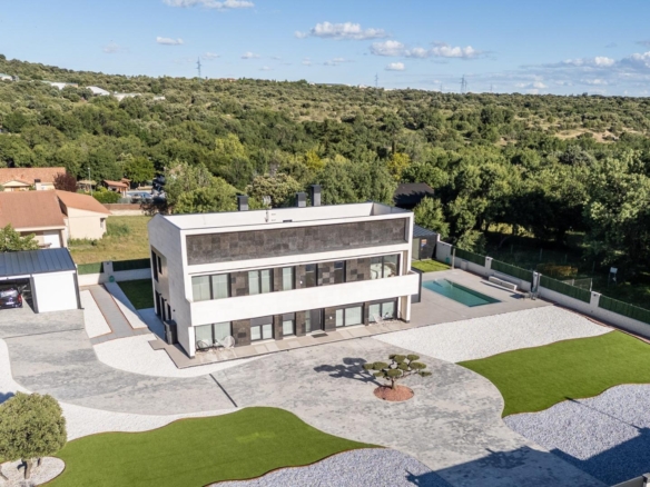 ^**^ESPECTACULAR CHALET DE DISEÑO DE OBRA NUEVA EN COLMENAREJO CON PISCINA CLIMATIZADA Y VISTAS A LA SIERRA^**^