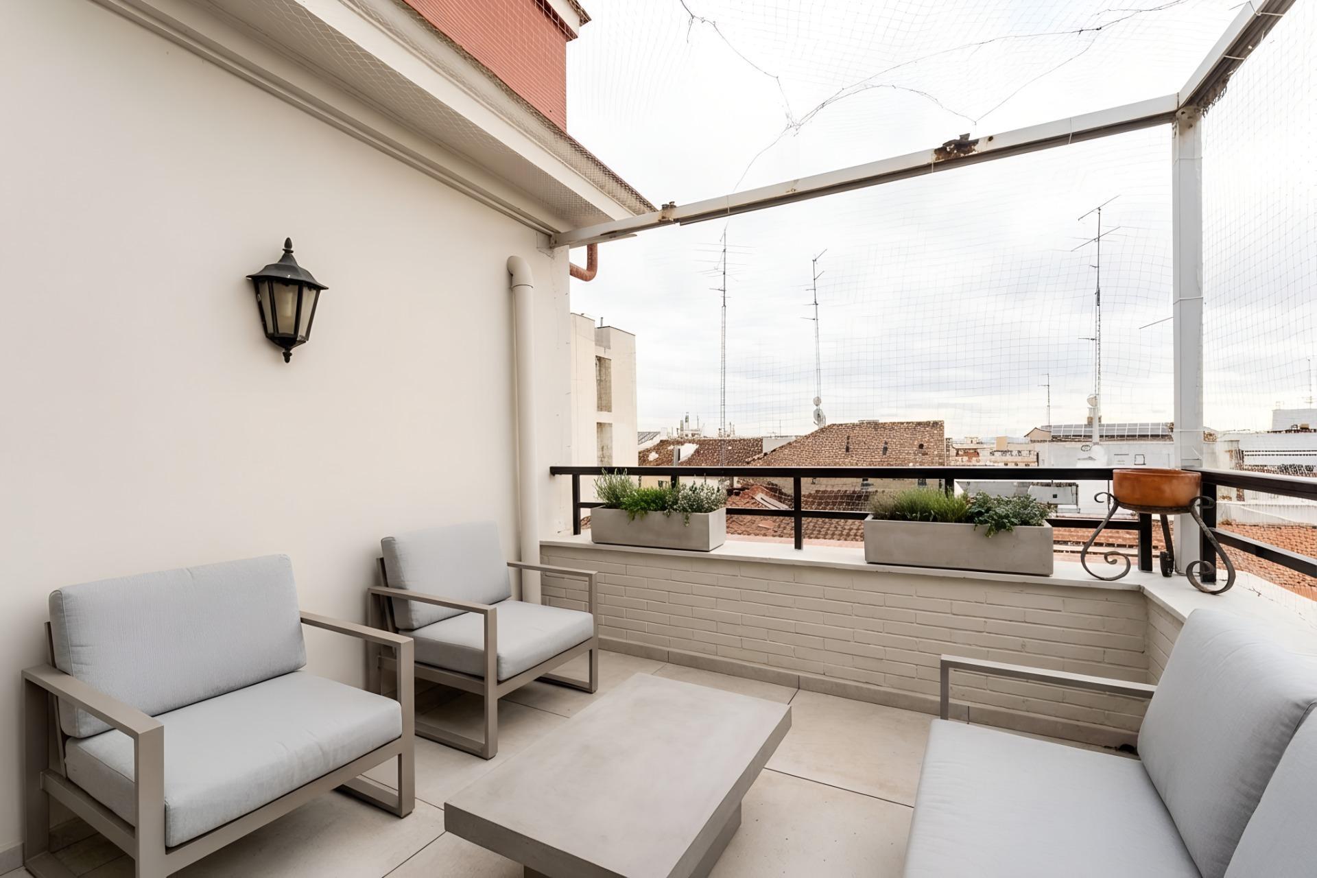 6-4-9 Magnifico piso en pleno paseo de las Delicias con terraza