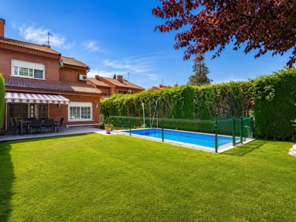 Exclusivo chalet pareado con piscina privada y parcela de 500 m² en Rivas Oeste