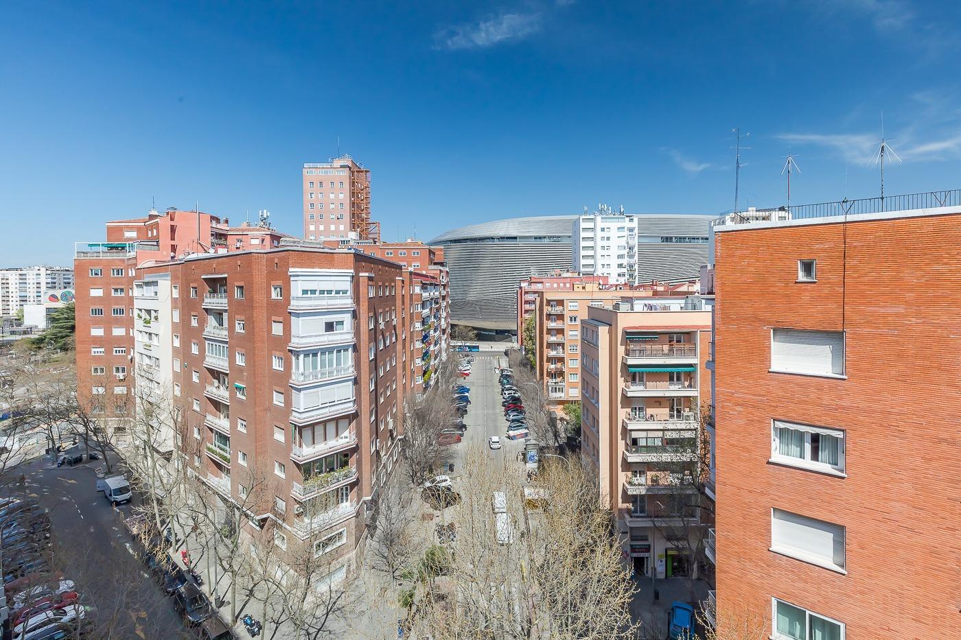 7-12-2 Exclusivo Ático Señorial de 225 m² en El Viso: Lujo, Doble Orientación y Vistas Frontales al Santiago Bernabéu