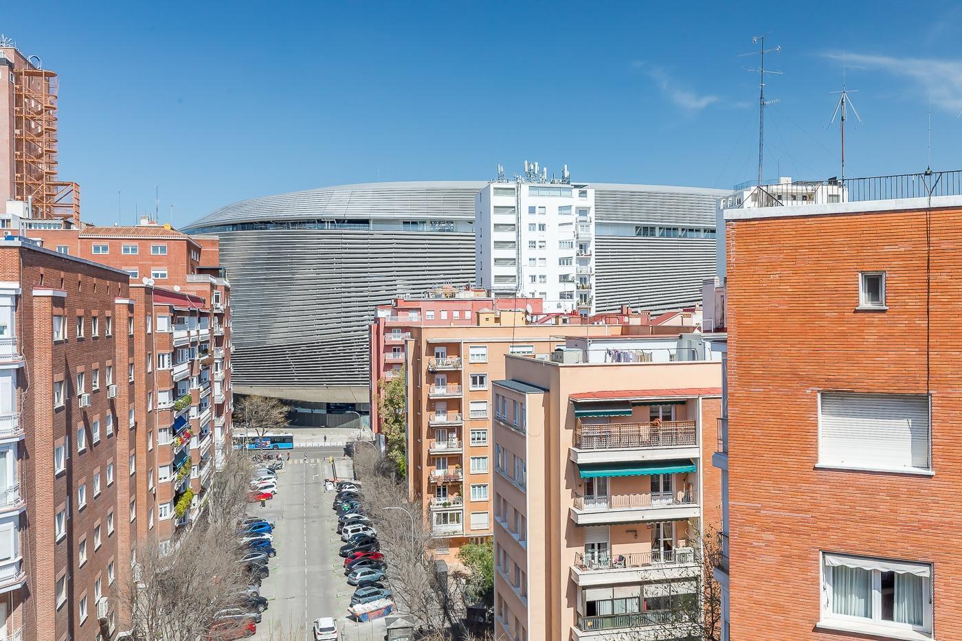 7-13-1 Exclusivo Ático Señorial de 225 m² en El Viso: Lujo, Doble Orientación y Vistas Frontales al Santiago Bernabéu