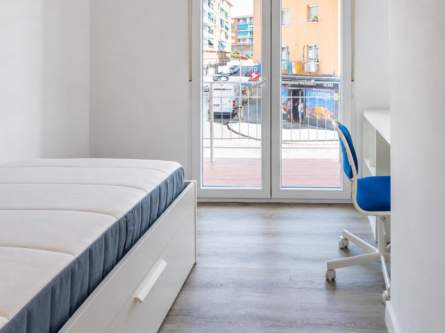 Habitación en alquiler en calle de Villacarlos 3, Madrid