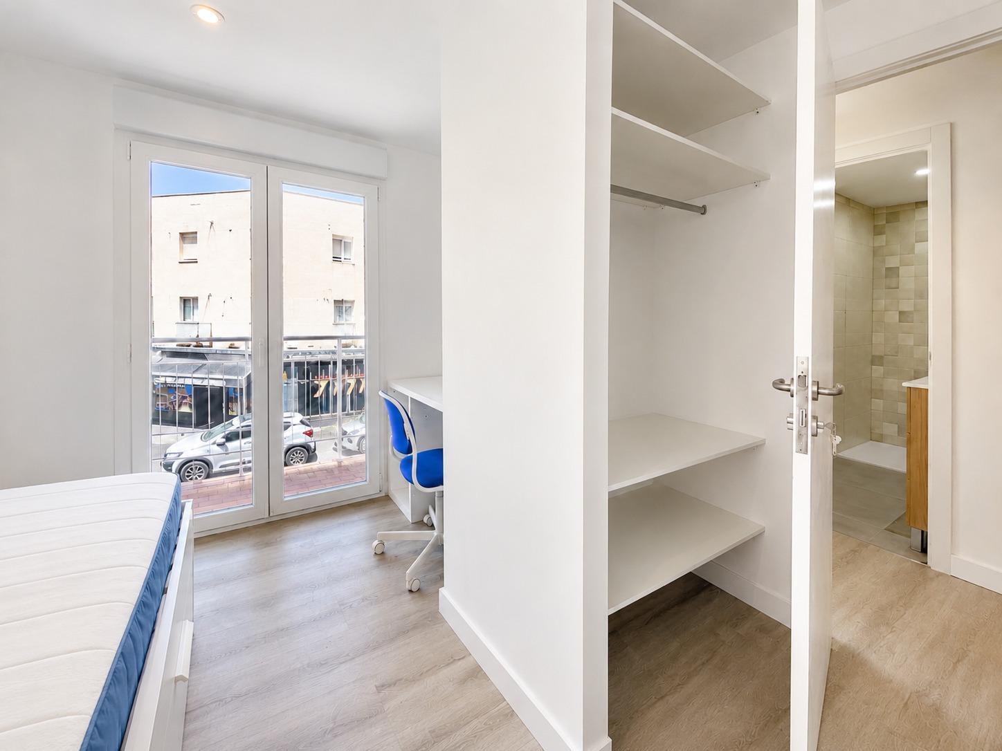 Habitación en alquiler en calle de Villacarlos 3, Madrid