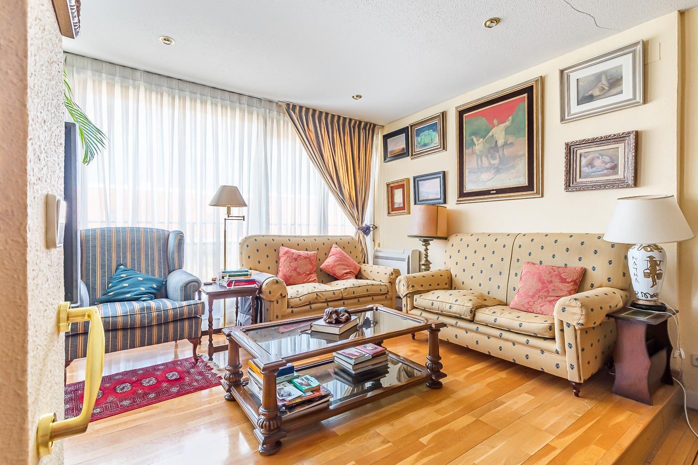 7-7-3 Exclusivo Ático Señorial de 225 m² en El Viso: Lujo, Doble Orientación y Vistas Frontales al Santiago Bernabéu