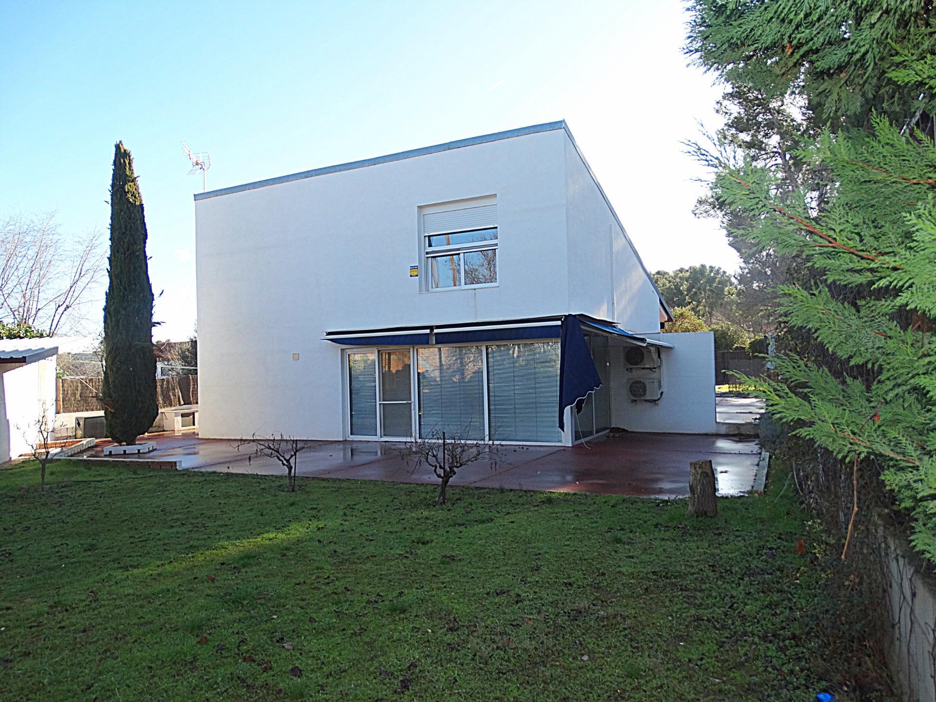 ¡¡ EXCLUSIVA casa independiente en Los Villares que no se ven todos los días!!