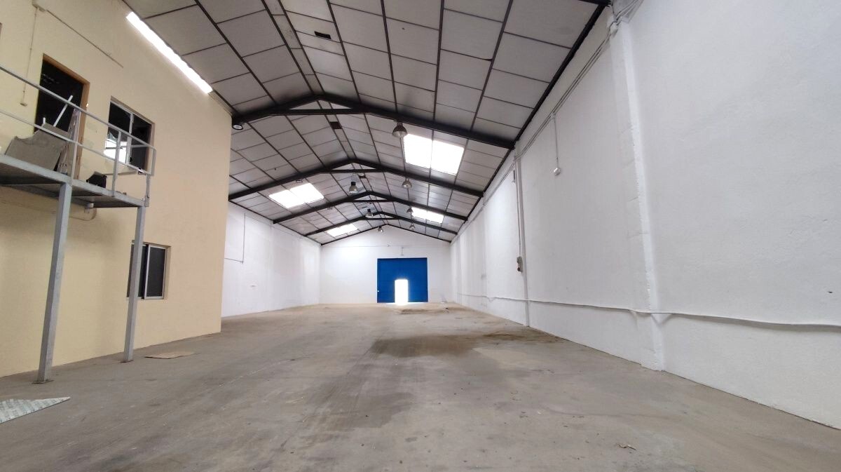 Nave calle del Hierro, Cobeña