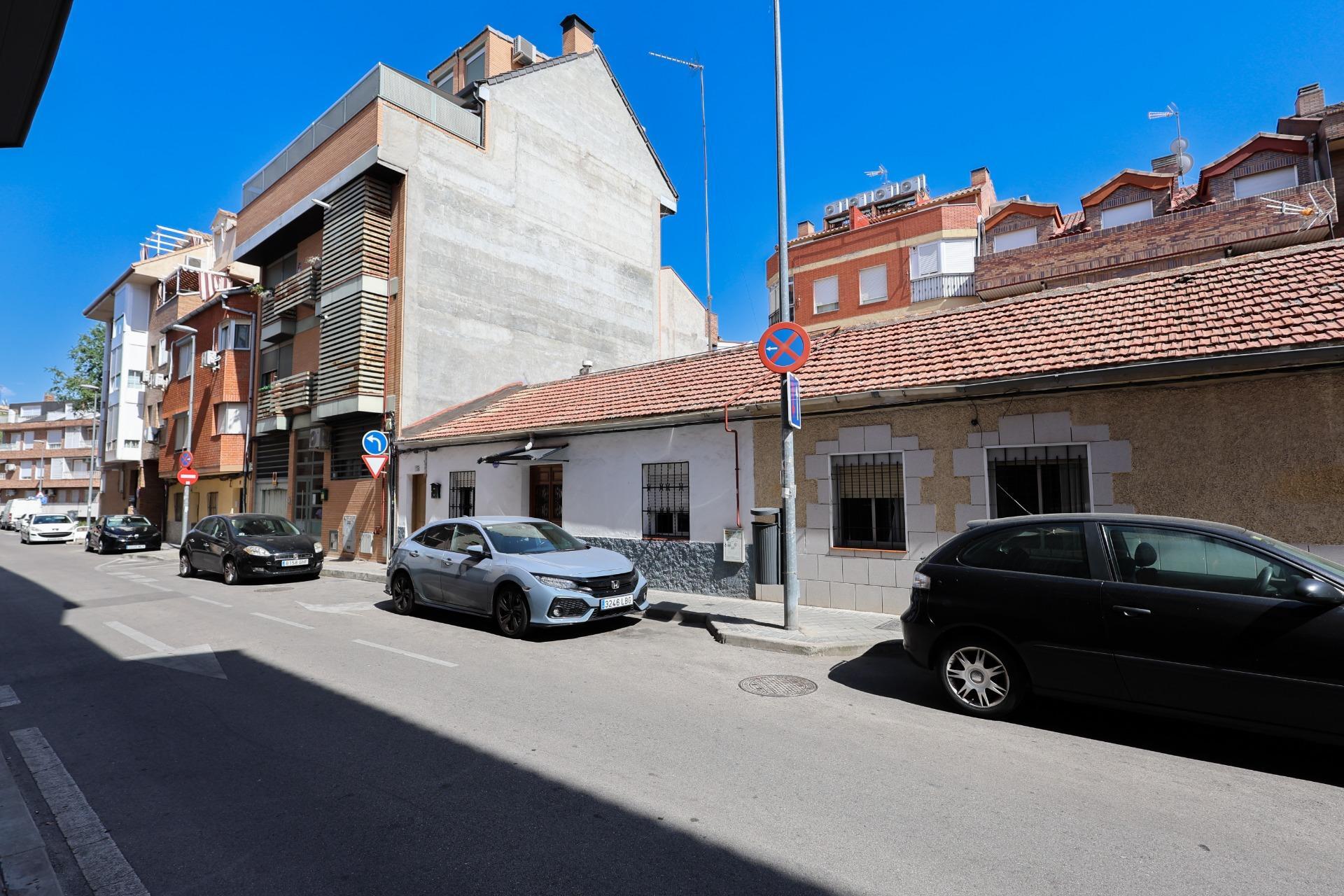 1-1-30 Casa / Chalet adosado en venta en Calle la Coruña, Leganés