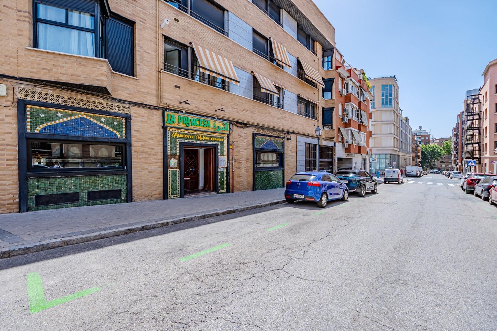 1-1-32 RESTAURANTE CALLE BERNARDINO OBREGÓN